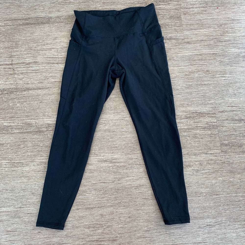 Black workout leggings w/ pockets!